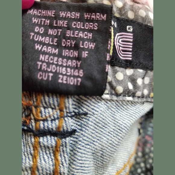 Something Trickie Patchwork Destroyed Denim Shorts - Picture 5 of 7